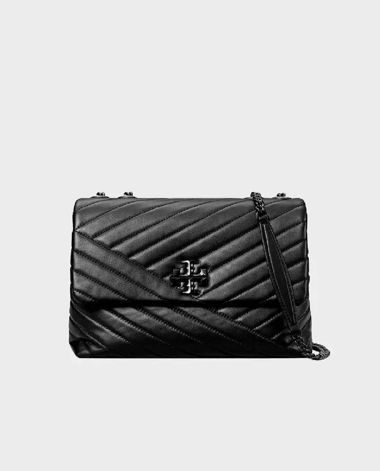 TORY BURCH Чорна стьобана сумка Kira Chevron