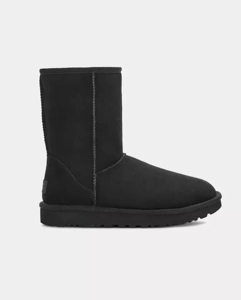 UGG Черные ботинки для снега Classic Short II 