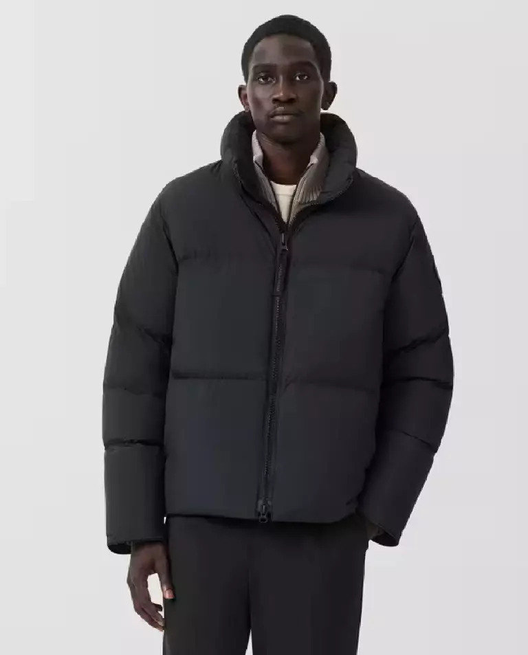 CANADA GOOSE Черная пуховая куртка Лоуренс 