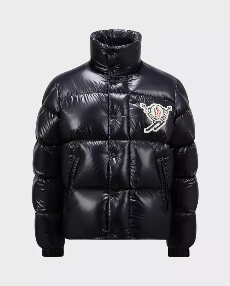 MONCLER Чорна стьобана куртка з логотипом