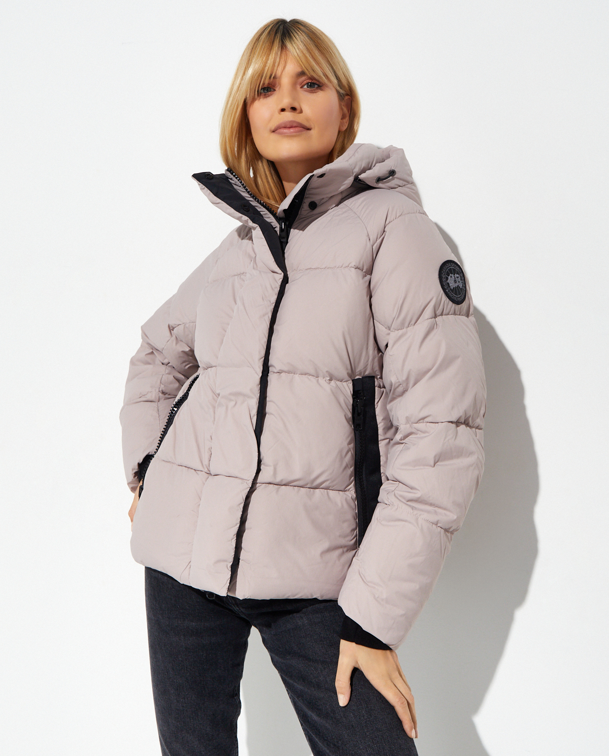 Пуховик CANADA GOOSE Beige Junction