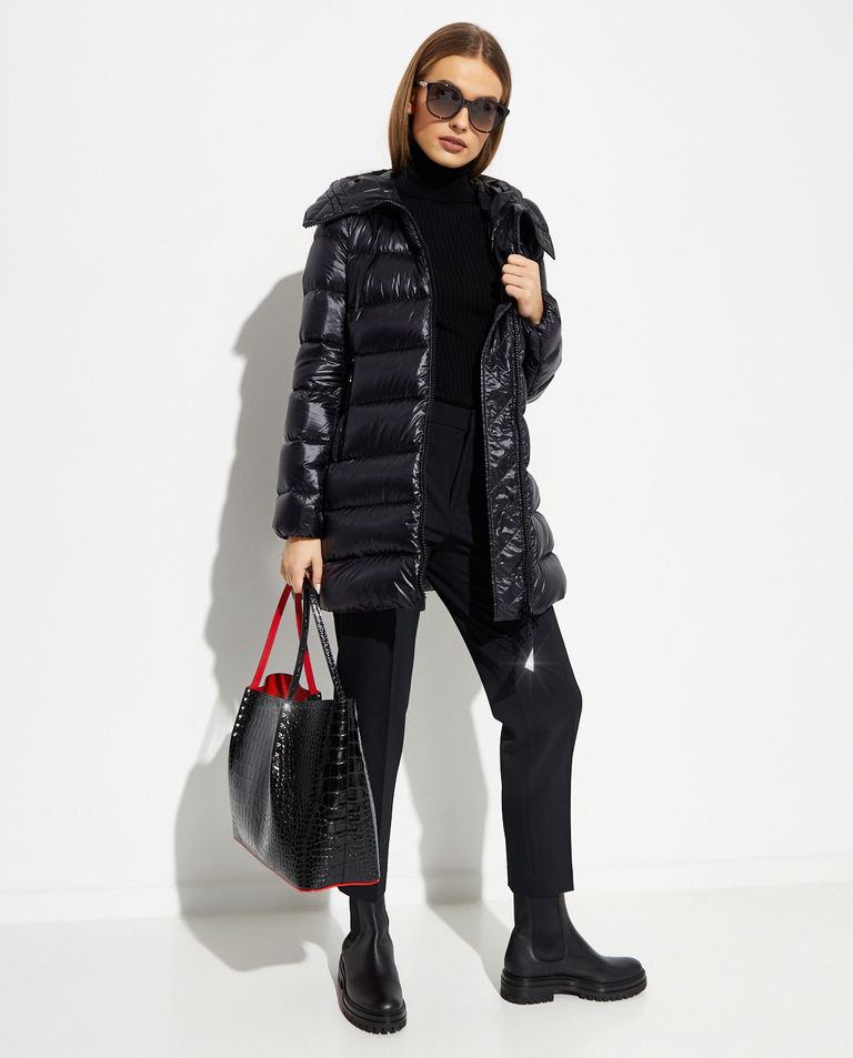 MONCLER Чорна куртка Suyen