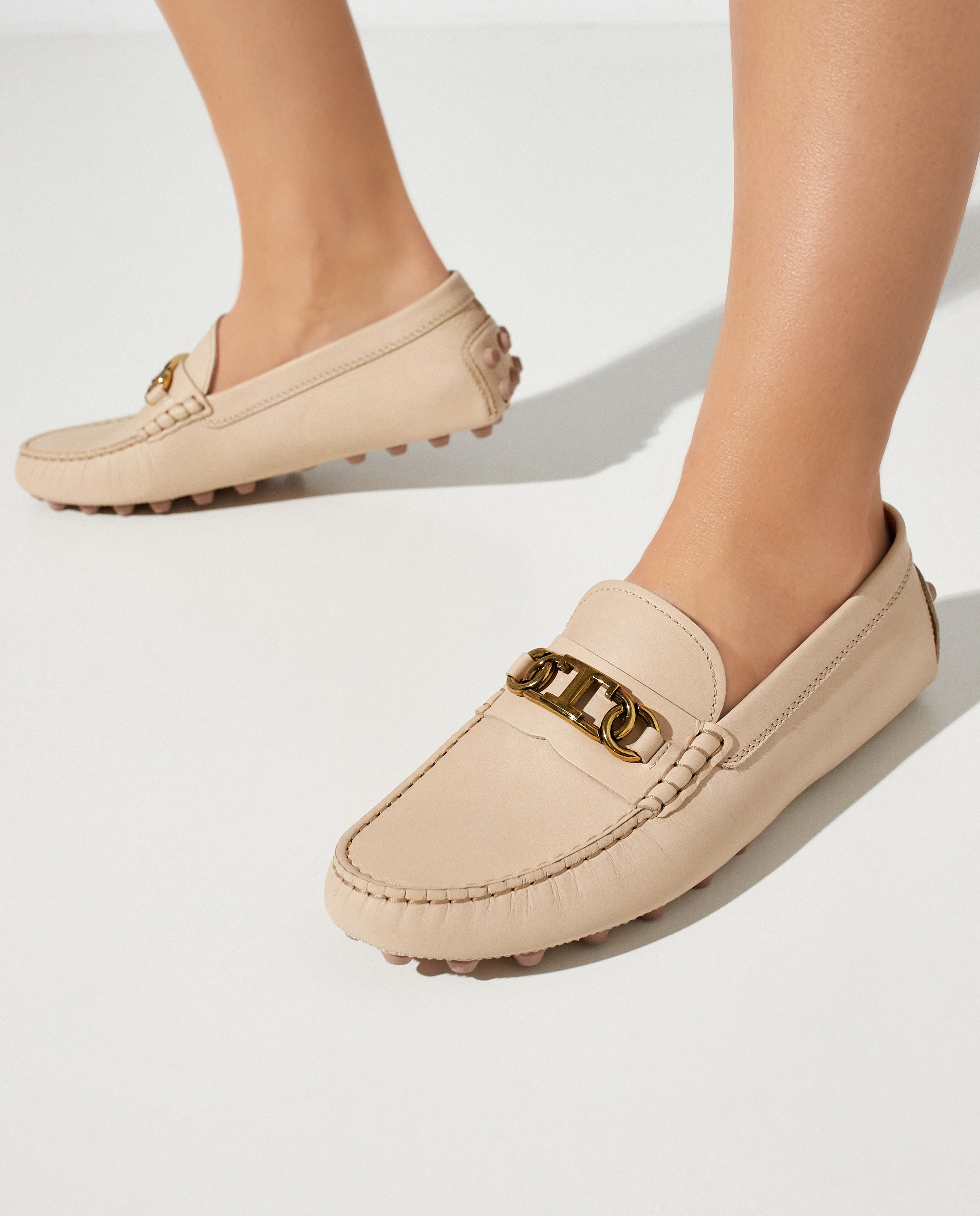 Бежеві шкіряні мокасини TOD'S