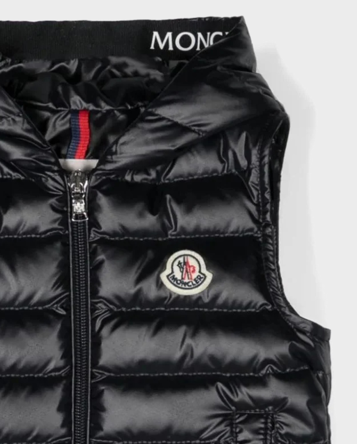 MONCLER KIDS Черная стеганая жилетка 