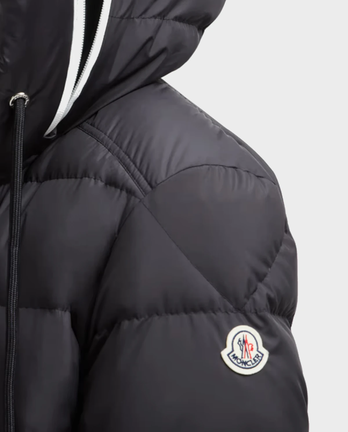 MONCLER Чорна пухова куртка