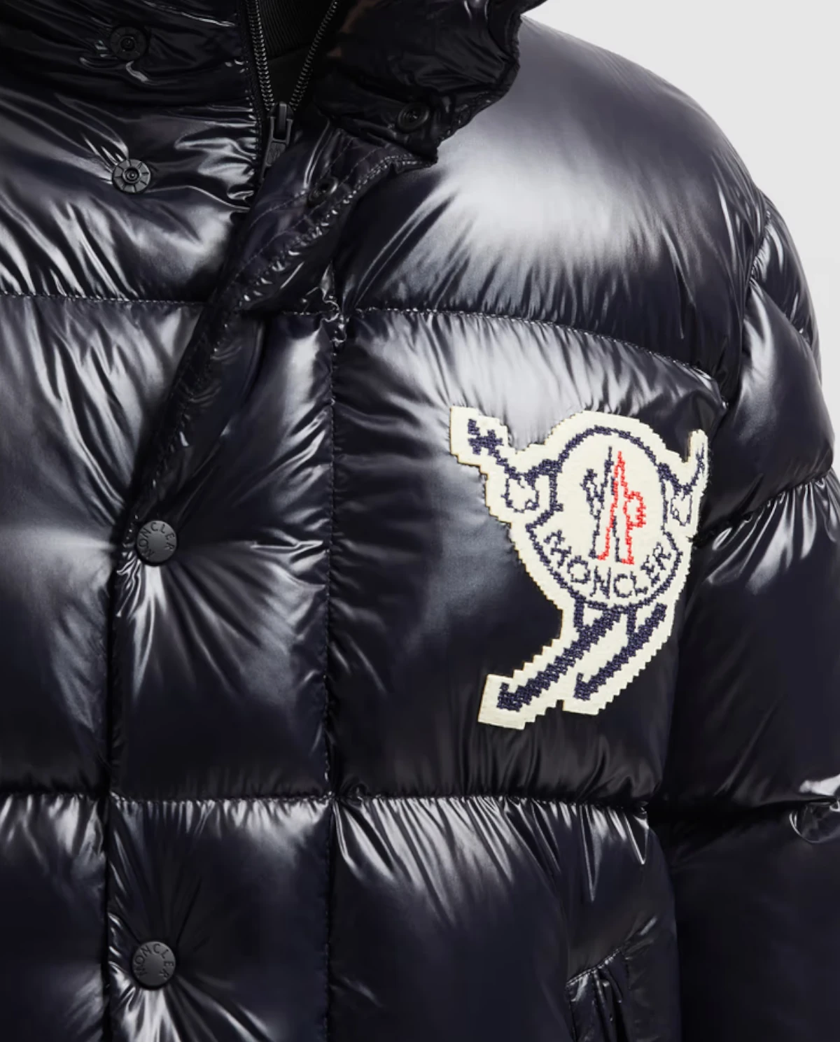 MONCLER Чорна стьобана куртка з логотипом