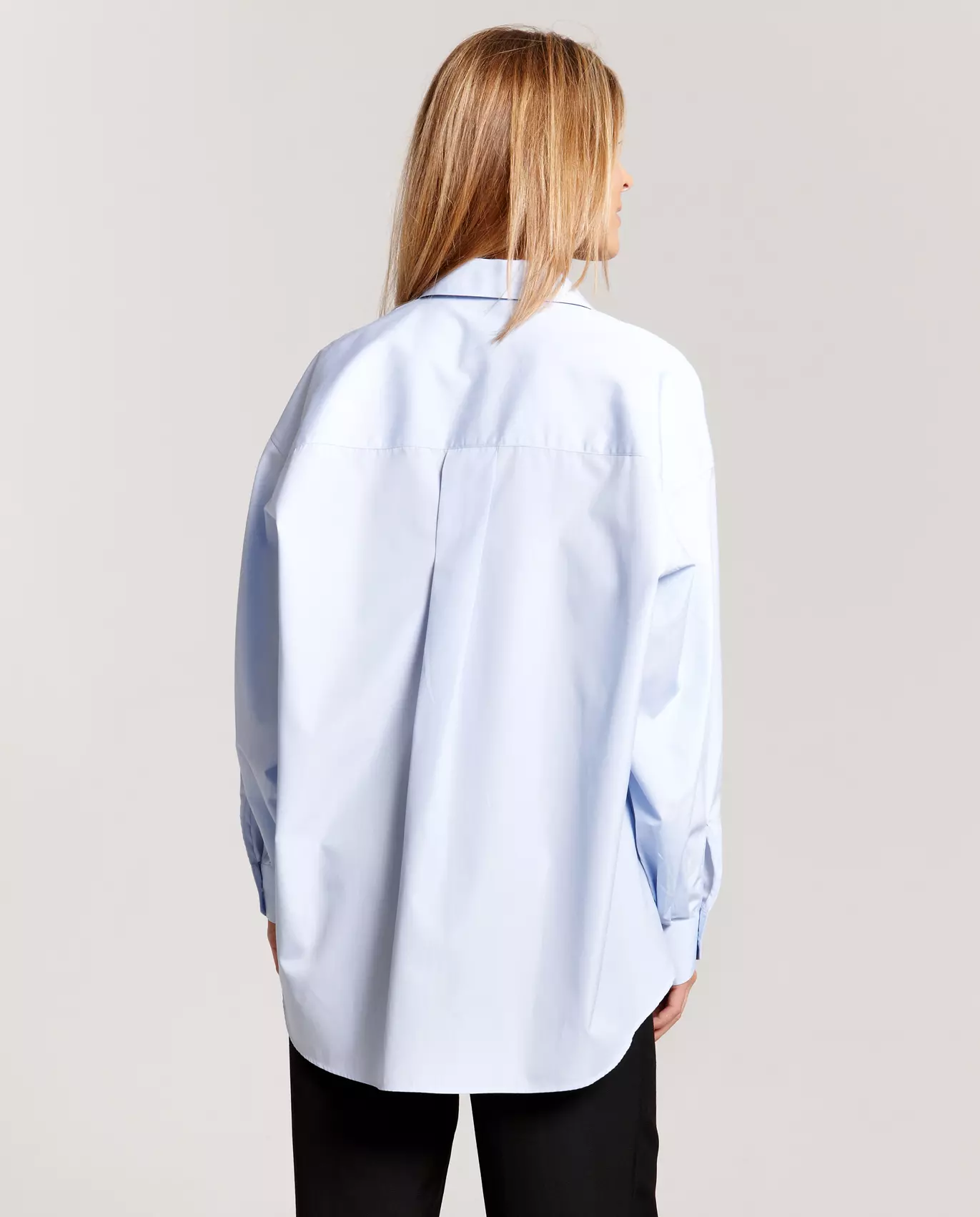 ONE SHIRT Блакитна сорочка oversize від Girlboss Kate