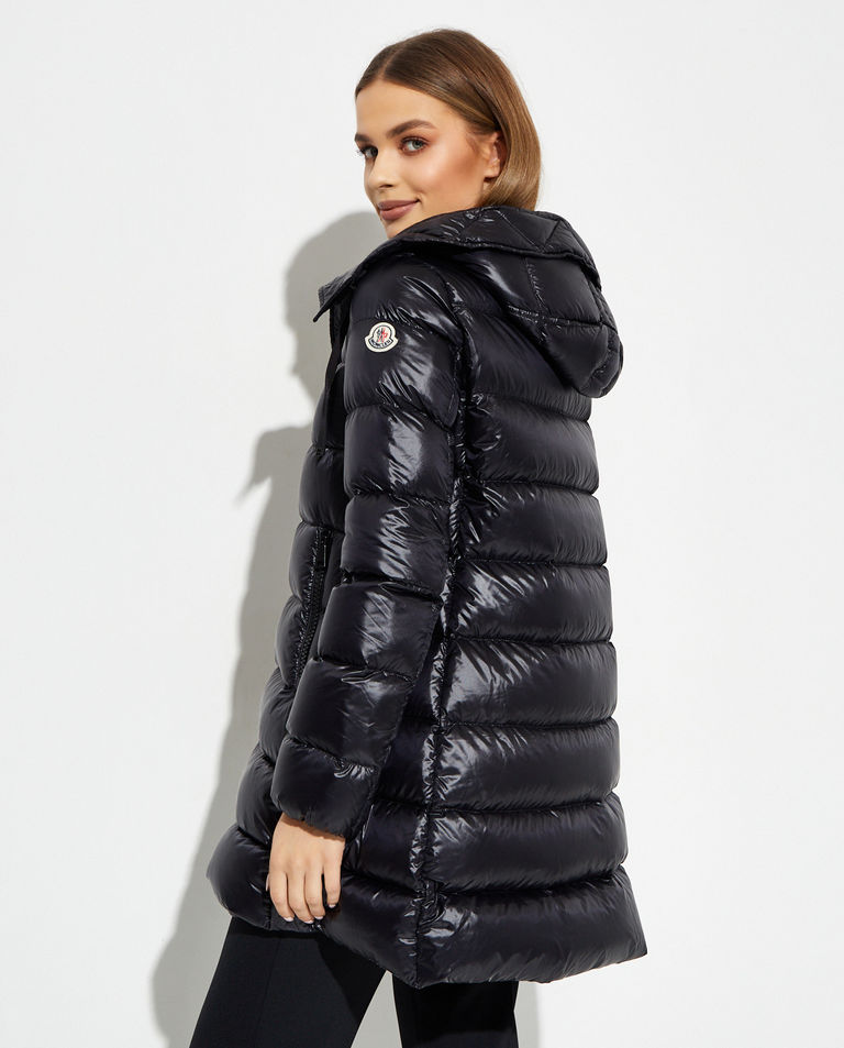 MONCLER Чорна куртка Suyen