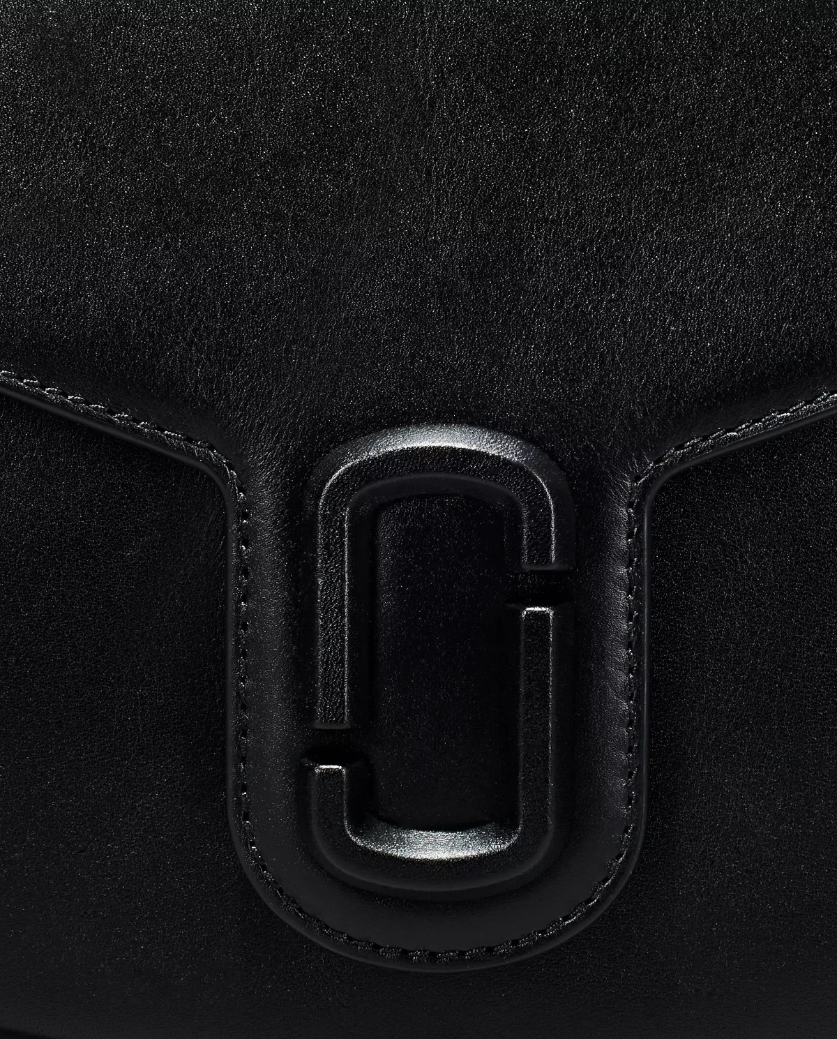 MARC JACOBS Черная сумка с крышкой J Marc Saddle Large