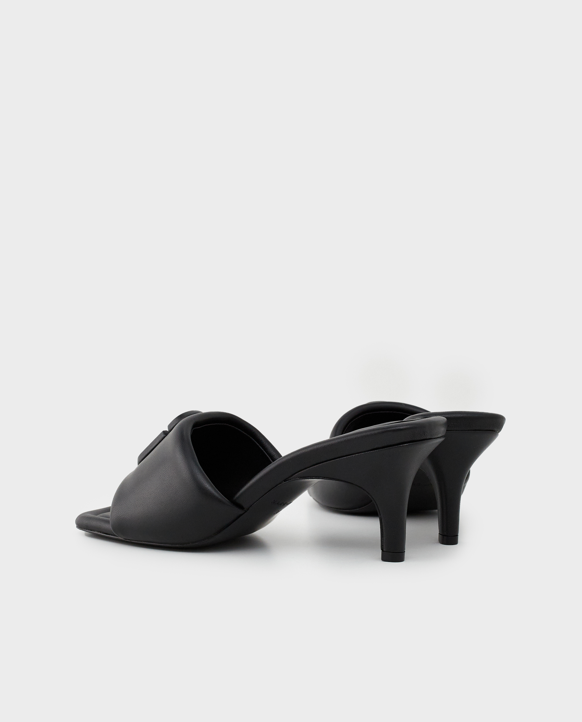 MARC JACOBS Черные шлепанцы на каблуке из кожи J Marc Slide  