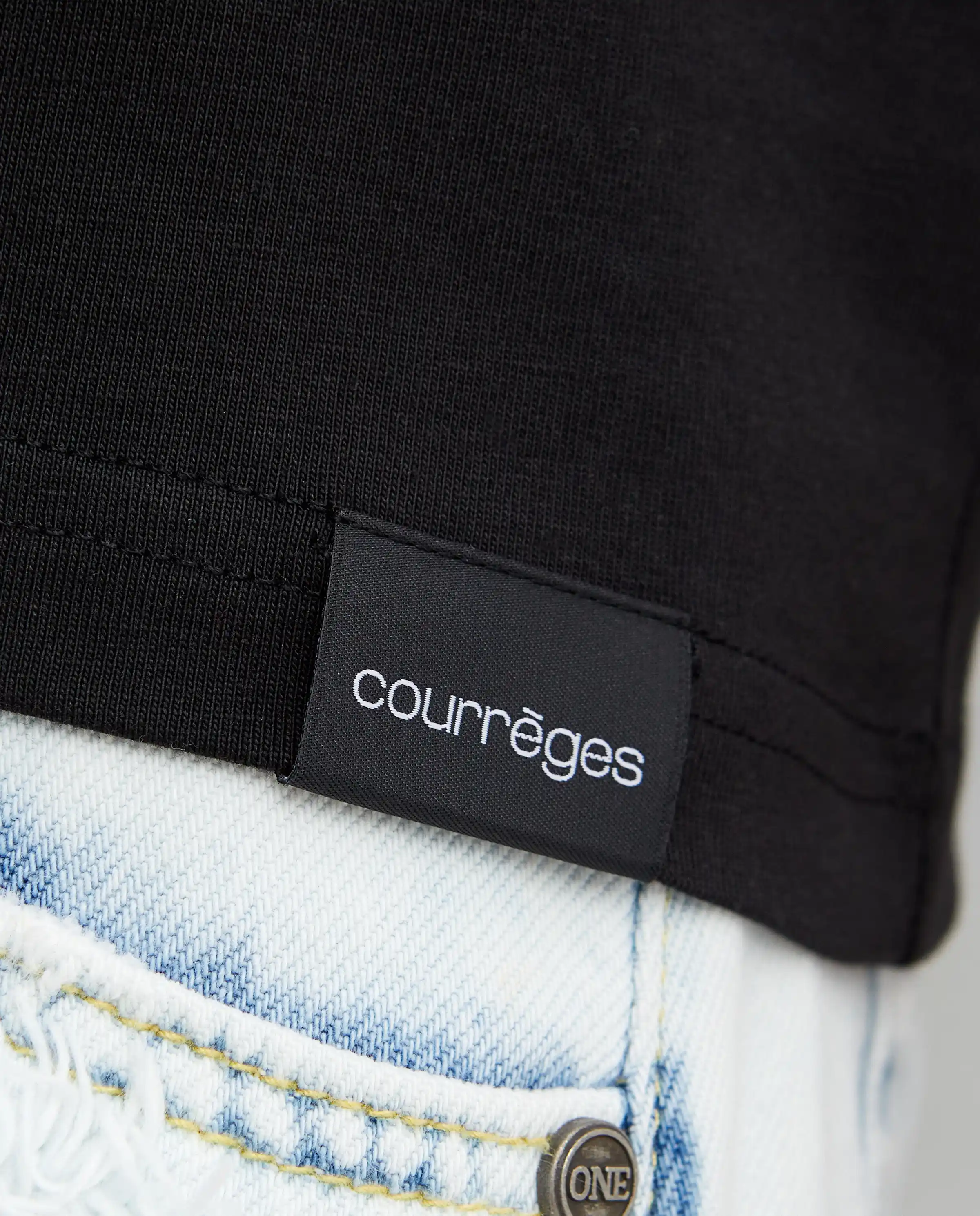 COURREGES Черная футболка с логотипом 