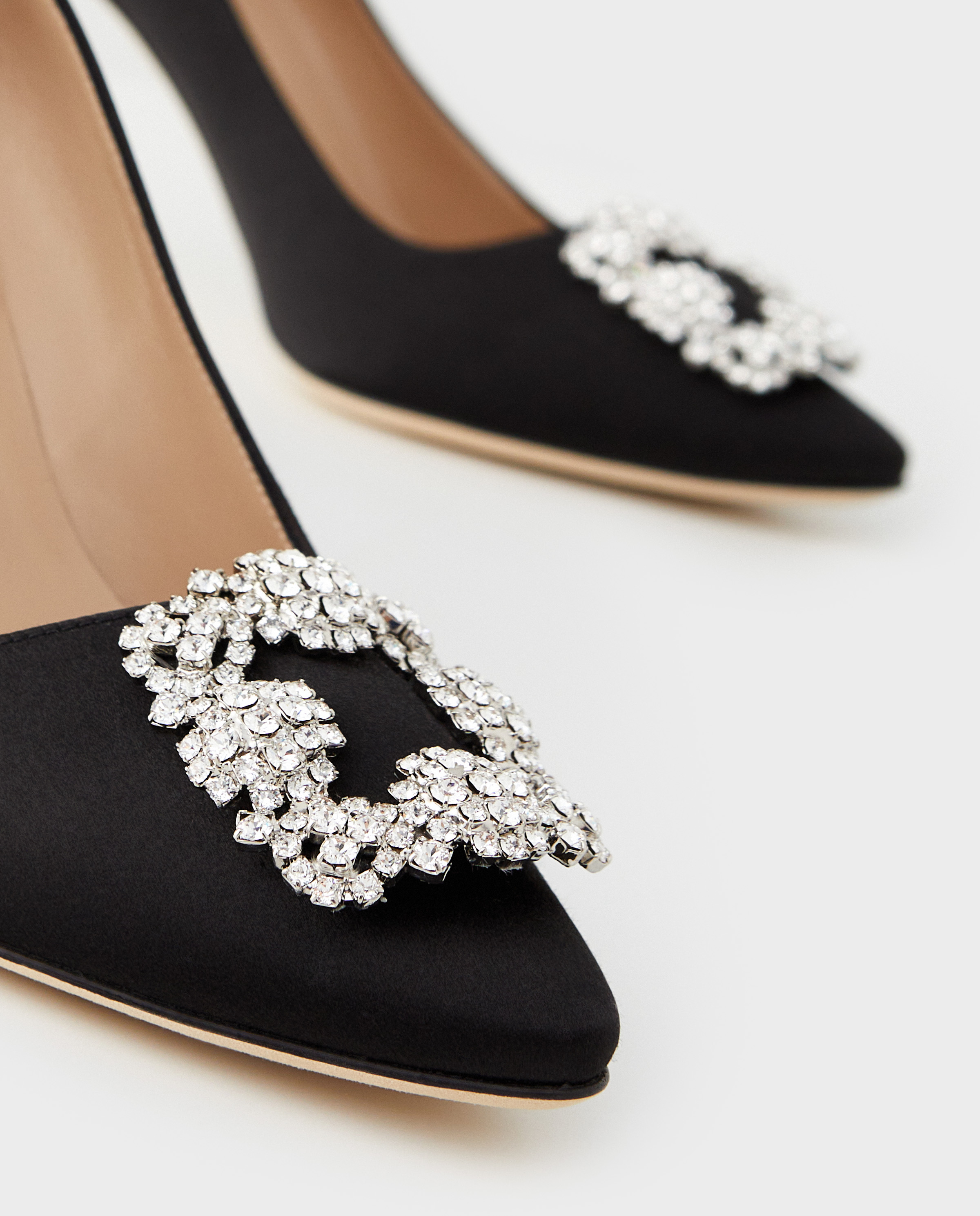 MANOLO BLAHNIK Черные шпильки Hangisi 7 см 