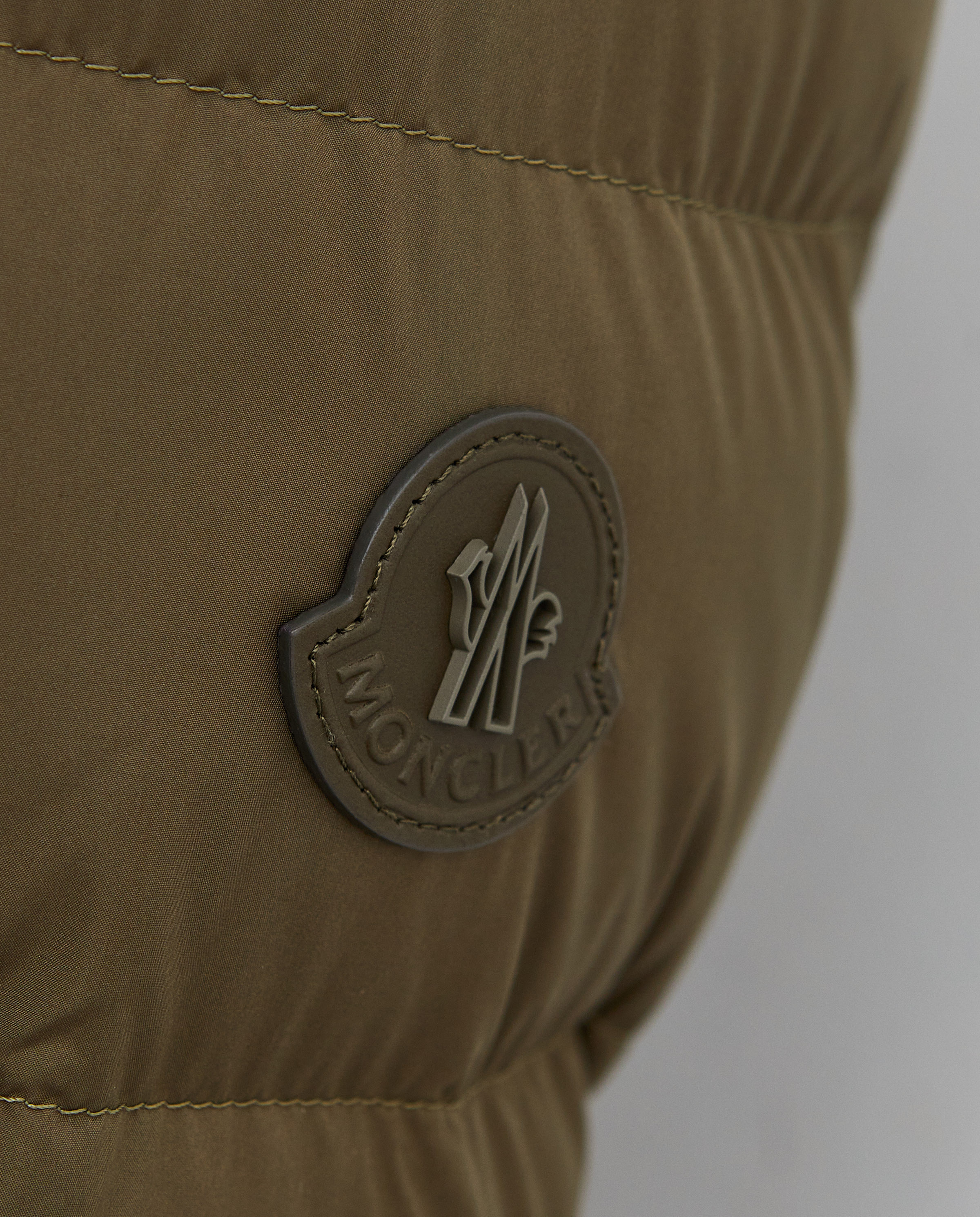 Куртка з капюшоном MONCLER Olive Sestriere