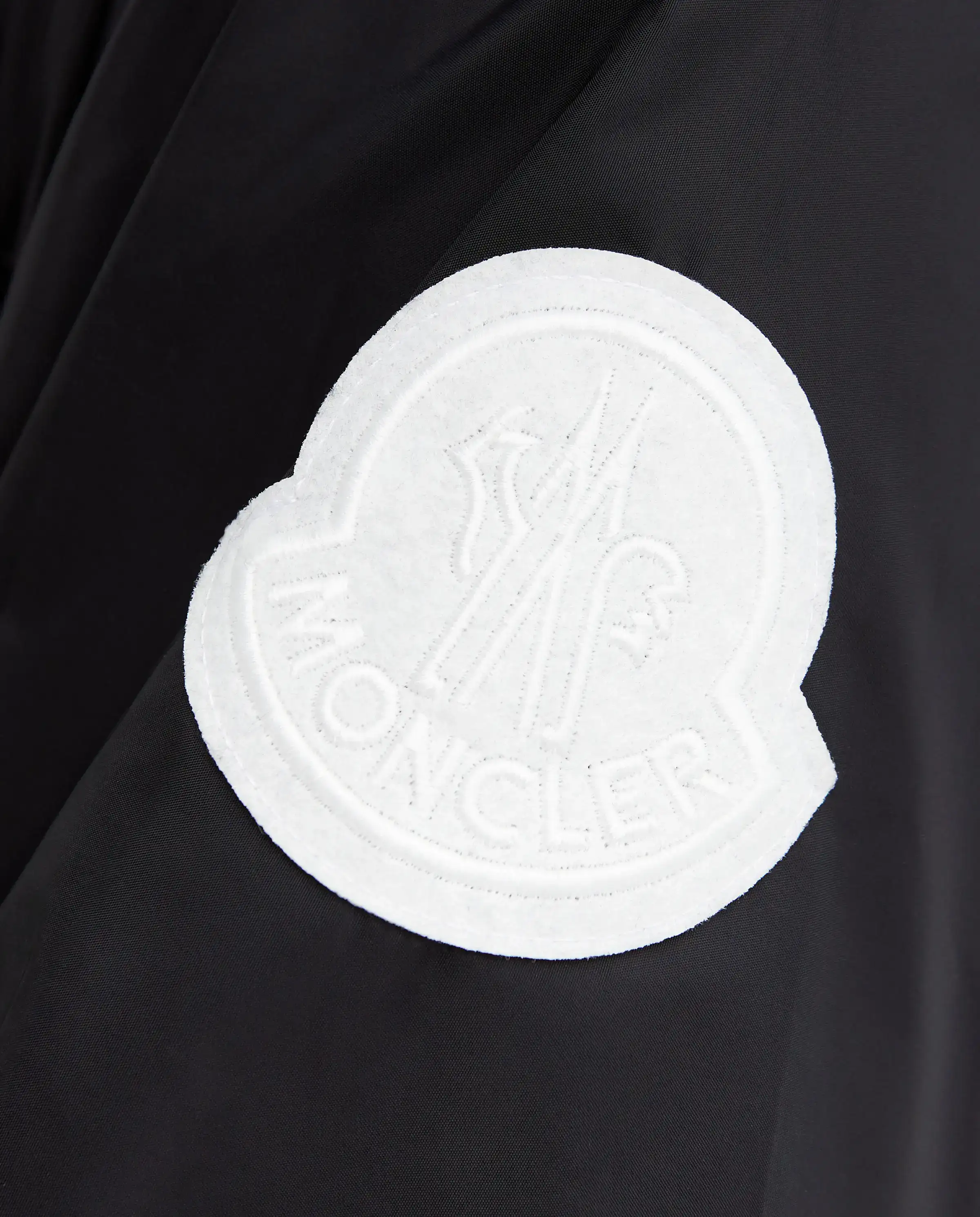 MONCLER Дощозахисна вітровка з капюшоном Octano