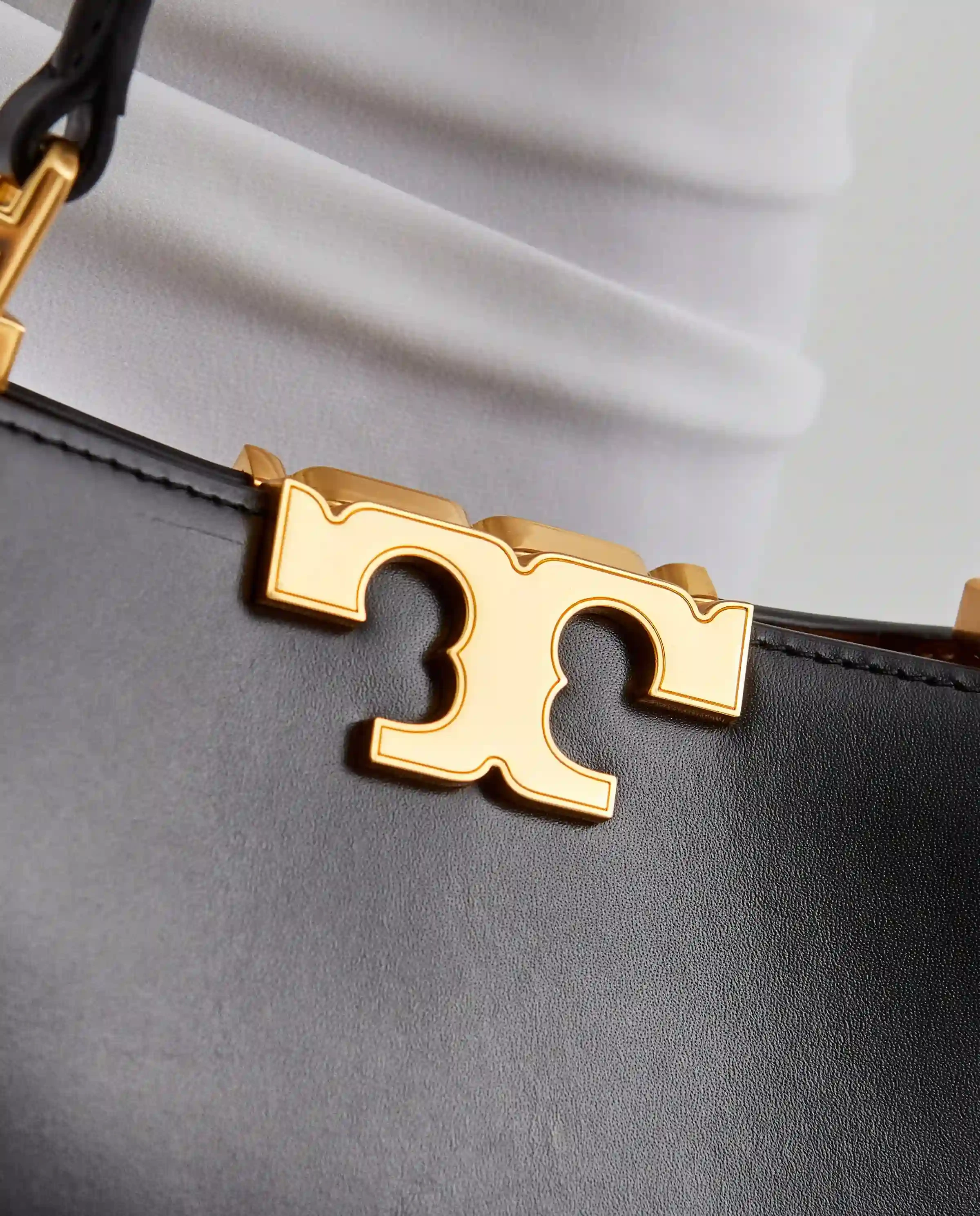 TORY BURCH Черная мини сумка Eleanor Satchel 